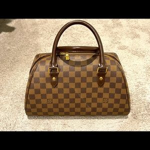 Authentic Louis Vuitton collector. Super cute and haven’t seen this in a long tm